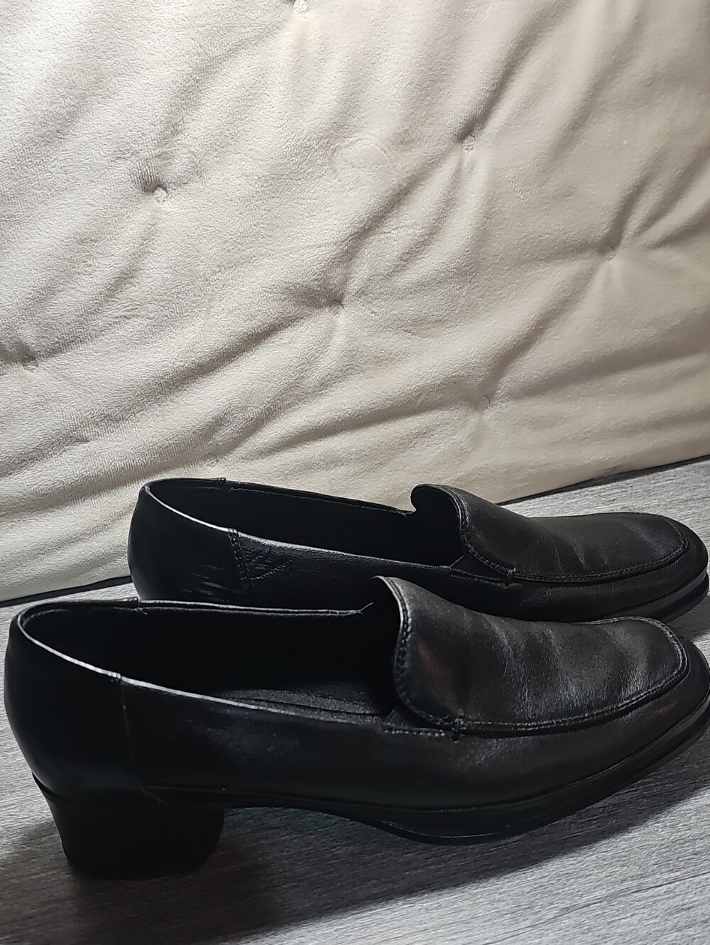 Air Supply Women's Black Leather Low Heel Slip-On Heels Size 9.5#3